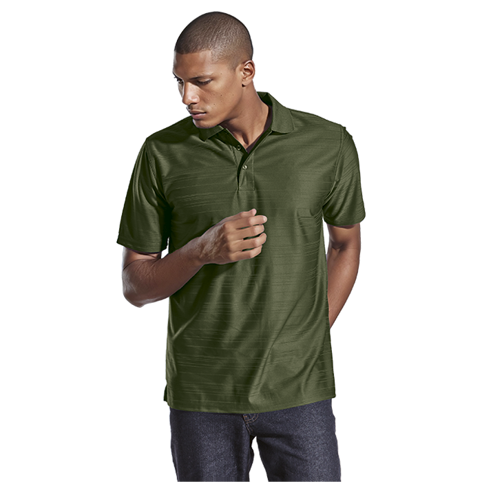 Man wearing an olive golfer